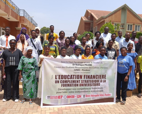 Formation sur l'éducation financière au profit des étudiants des collines :Le Dr Rodrigue Pèlèbè soutient une initiative à Parakou